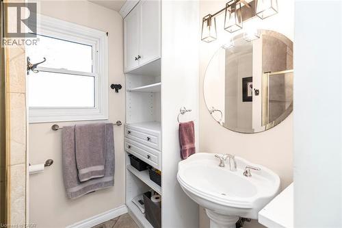 7087 Rainham Road, Dunnville, ON - Indoor Photo Showing Bathroom
