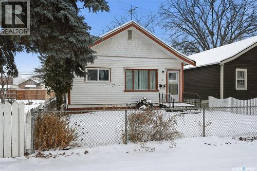 118 E AVENUE S  Saskatoon, SK S7M 1R6