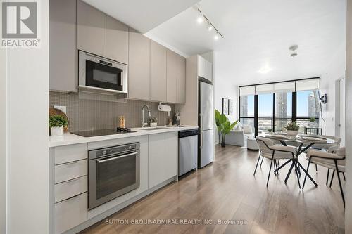 1906 - 2908 Highway 7, Vaughan, ON - Indoor Photo Showing Kitchen
