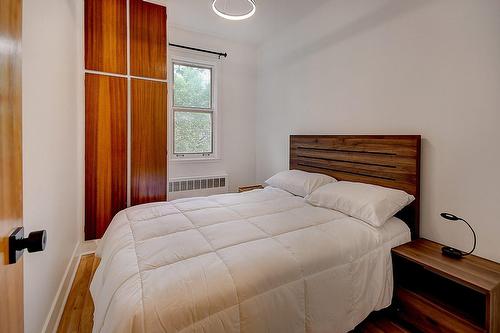 Chambre à coucher - 4300Z Rue St-Denis, Montréal (Le Plateau-Mont-Royal), QC - Indoor Photo Showing Bedroom
