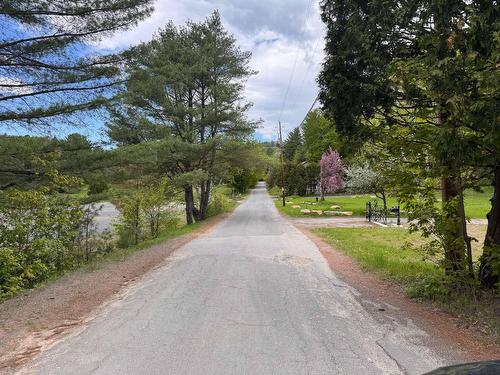 Street - Rue De La Vallée, Sainte-Adèle, QC 