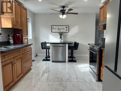 235 Louis Drive, Mississauga, ON - Indoor Photo Showing Kitchen