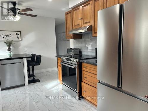 235 Louis Drive, Mississauga, ON - Indoor Photo Showing Kitchen With Stainless Steel Kitchen