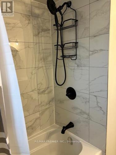 235 Louis Drive, Mississauga, ON - Indoor Photo Showing Bathroom