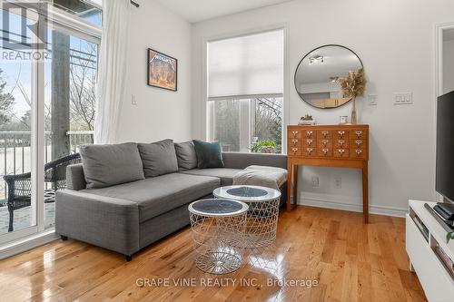 D - 310 Everest Private, Ottawa, ON - Indoor Photo Showing Living Room