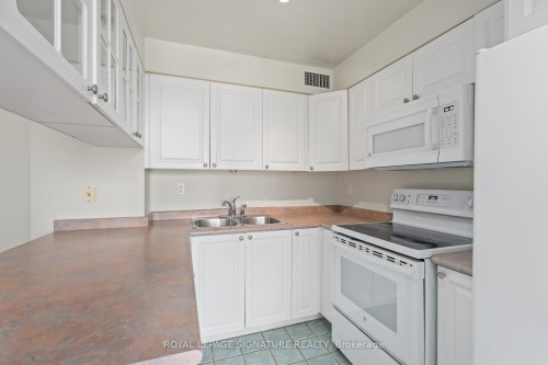 606-887 Bay Street, Toronto, ON - Indoor Photo Showing Kitchen With Double Sink