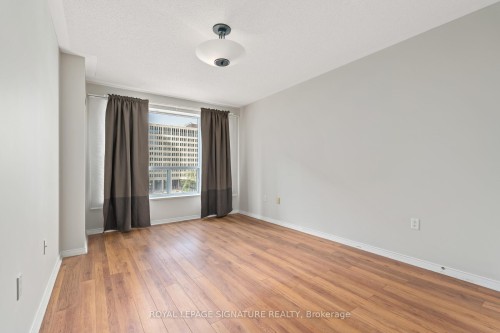 606-887 Bay Street, Toronto, ON - Indoor Photo Showing Other Room