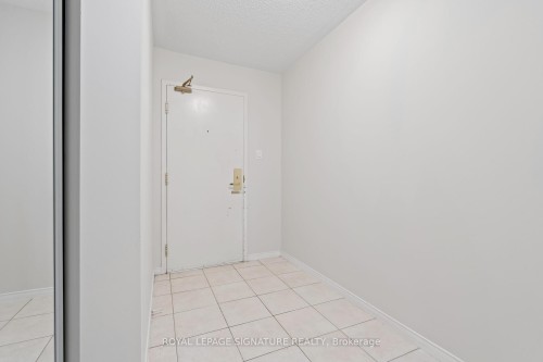 606-887 Bay Street, Toronto, ON - Indoor Photo Showing Other Room