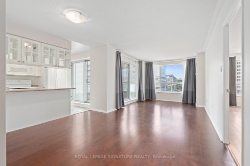 606-887 Bay Street, Toronto, ON - Indoor Photo Showing Other Room