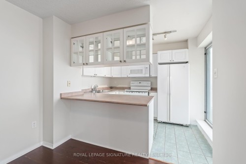 606-887 Bay Street, Toronto, ON - Indoor