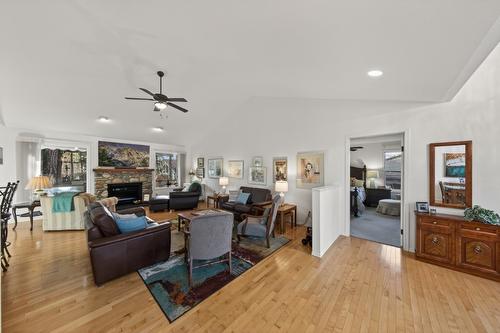 5152 Riverview Crescent, Fairmont Hot Springs, BC - Indoor Photo Showing Living Room With Fireplace