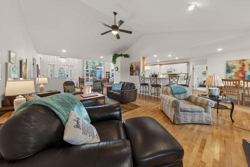 5152 Riverview Crescent, Fairmont Hot Springs, BC - Indoor Photo Showing Living Room