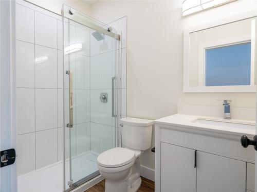 B-100 Track Street, Revelstoke, BC - Indoor Photo Showing Bathroom