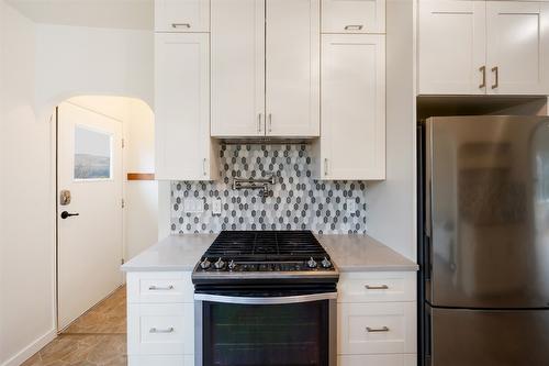 824 Road 2, Oliver, BC - Indoor Photo Showing Kitchen