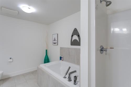 3411 Water Birch Circle Circle, Kelowna, BC - Indoor Photo Showing Bathroom
