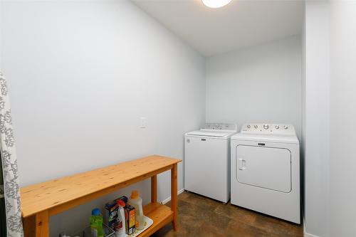 60-1101 Cameron Avenue, Kelowna, BC - Indoor Photo Showing Laundry Room