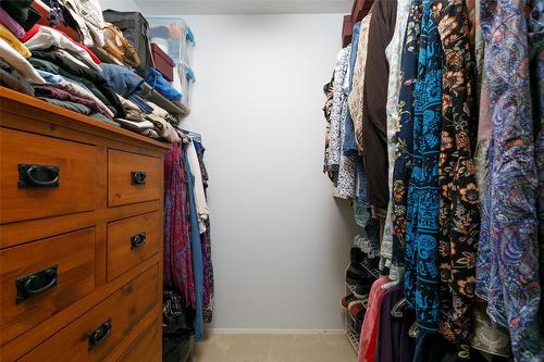 60-1101 Cameron Avenue, Kelowna, BC - Indoor With Storage