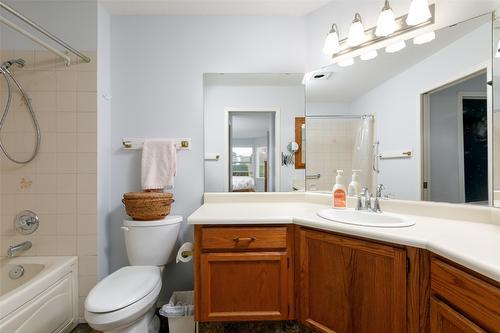 60-1101 Cameron Avenue, Kelowna, BC - Indoor Photo Showing Bathroom
