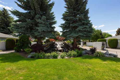 60-1101 Cameron Avenue, Kelowna, BC - Outdoor With Backyard