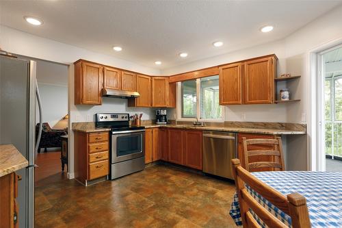 60-1101 Cameron Avenue, Kelowna, BC - Indoor Photo Showing Kitchen With Stainless Steel Kitchen