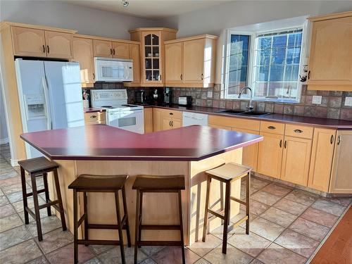 704-5201 Fairway Drive, Fairmont Hot Springs, BC - Indoor Photo Showing Kitchen