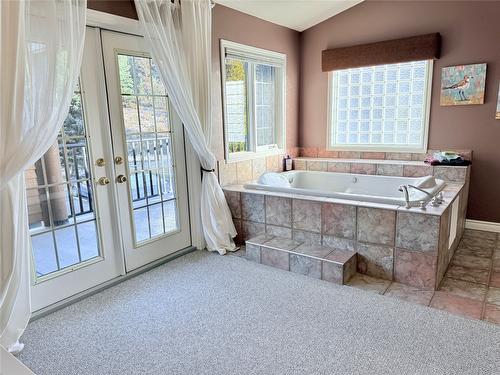 704-5201 Fairway Drive, Fairmont Hot Springs, BC - Indoor Photo Showing Bathroom