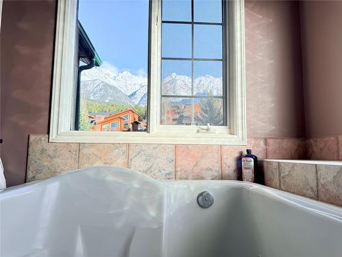 704-5201 Fairway Drive, Fairmont Hot Springs, BC - Indoor Photo Showing Bathroom