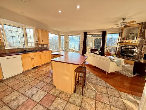 704-5201 Fairway Drive, Fairmont Hot Springs, BC - Indoor Photo Showing Kitchen