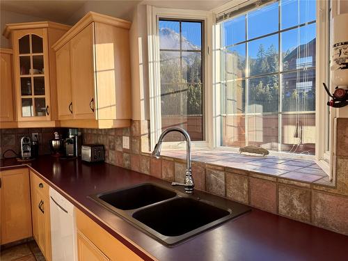 704-5201 Fairway Drive, Fairmont Hot Springs, BC - Indoor Photo Showing Kitchen With Double Sink