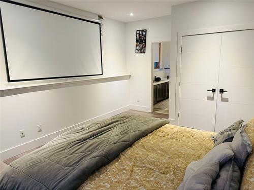 501-7291 Prospector Avenue, Radium Hot Springs, BC - Indoor