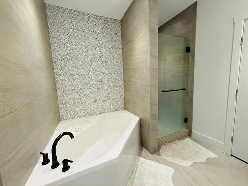 501-7291 Prospector Avenue, Radium Hot Springs, BC - Indoor Photo Showing Bathroom