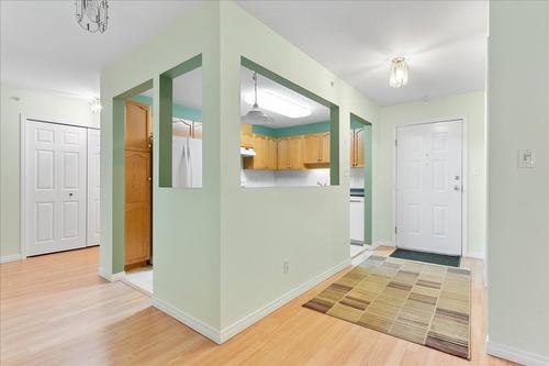 403-3806 35 Avenue, Vernon, BC - Indoor Photo Showing Other Room