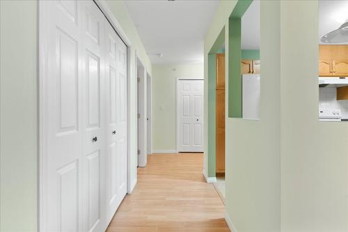 403-3806 35 Avenue, Vernon, BC - Indoor Photo Showing Other Room