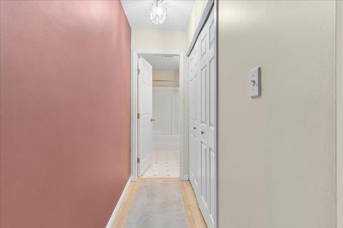 403-3806 35 Avenue, Vernon, BC - Indoor Photo Showing Other Room