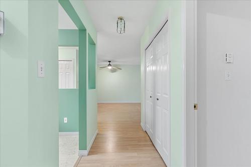 403-3806 35 Avenue, Vernon, BC - Indoor Photo Showing Other Room