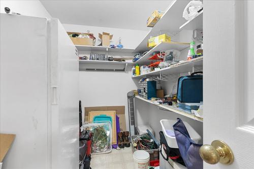 403-3806 35 Avenue, Vernon, BC - Indoor With Storage