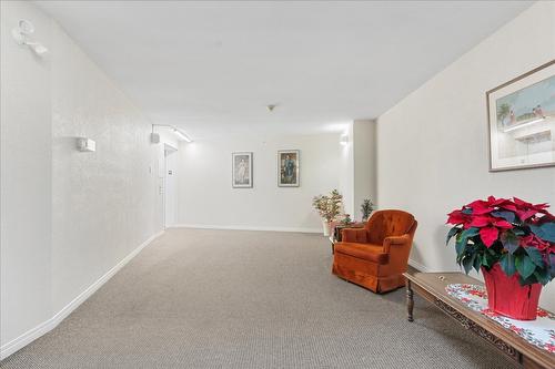 403-3806 35 Avenue, Vernon, BC - Indoor Photo Showing Other Room