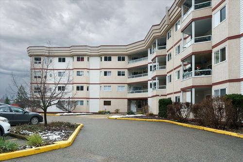 403-3806 35 Avenue, Vernon, BC - Outdoor With Facade