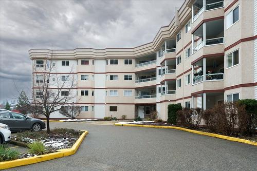 403-3806 35 Avenue, Vernon, BC - Outdoor With Facade