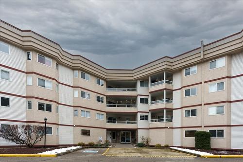 403-3806 35 Avenue, Vernon, BC - Outdoor