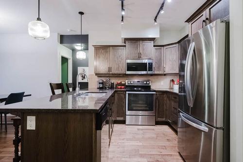112-3739 Casorso Road, Kelowna, BC - Indoor Photo Showing Kitchen With Stainless Steel Kitchen With Upgraded Kitchen