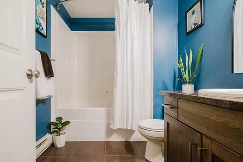 112-3739 Casorso Road, Kelowna, BC - Indoor Photo Showing Bathroom