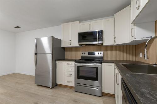 1527 40 Street, Vernon, BC - Indoor Photo Showing Kitchen
