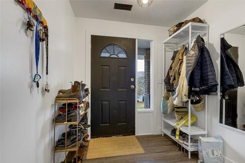 1527 40 Street, Vernon, BC - Indoor