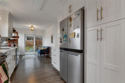 1527 40 Street, Vernon, BC - Indoor Photo Showing Kitchen