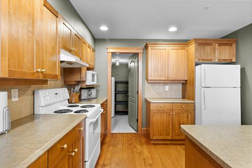 33-7640 Porcupine Road, Big White, BC - Indoor Photo Showing Kitchen