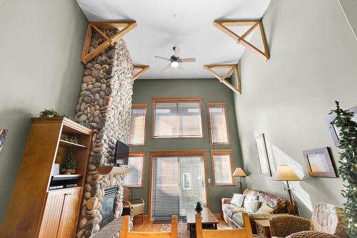 33-7640 Porcupine Road, Big White, BC - Indoor With Fireplace