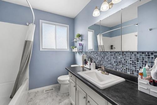 480 Eastbourne Road, Kelowna, BC - Indoor Photo Showing Bathroom