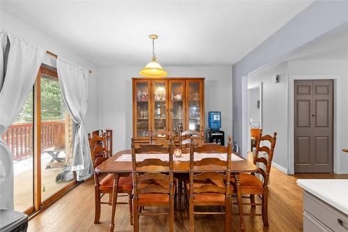 327 Evergreen Way, Vernon, BC - Indoor Photo Showing Dining Room
