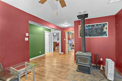 327 Evergreen Way, Vernon, BC - Indoor Photo Showing Other Room